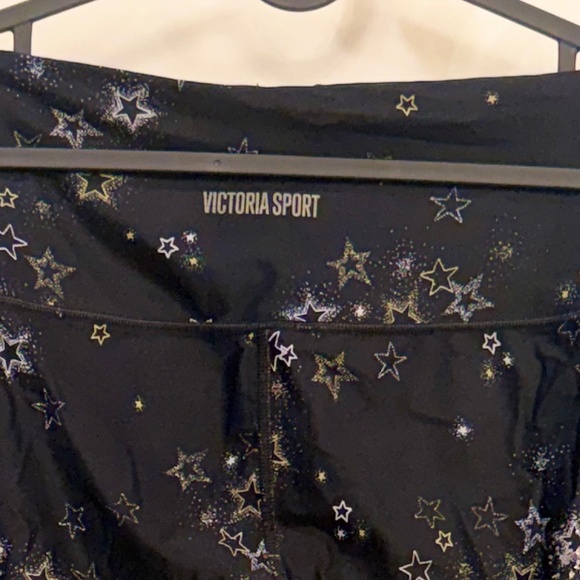 Vistoria's Secret Leggings in Small - Picture 2 of 5